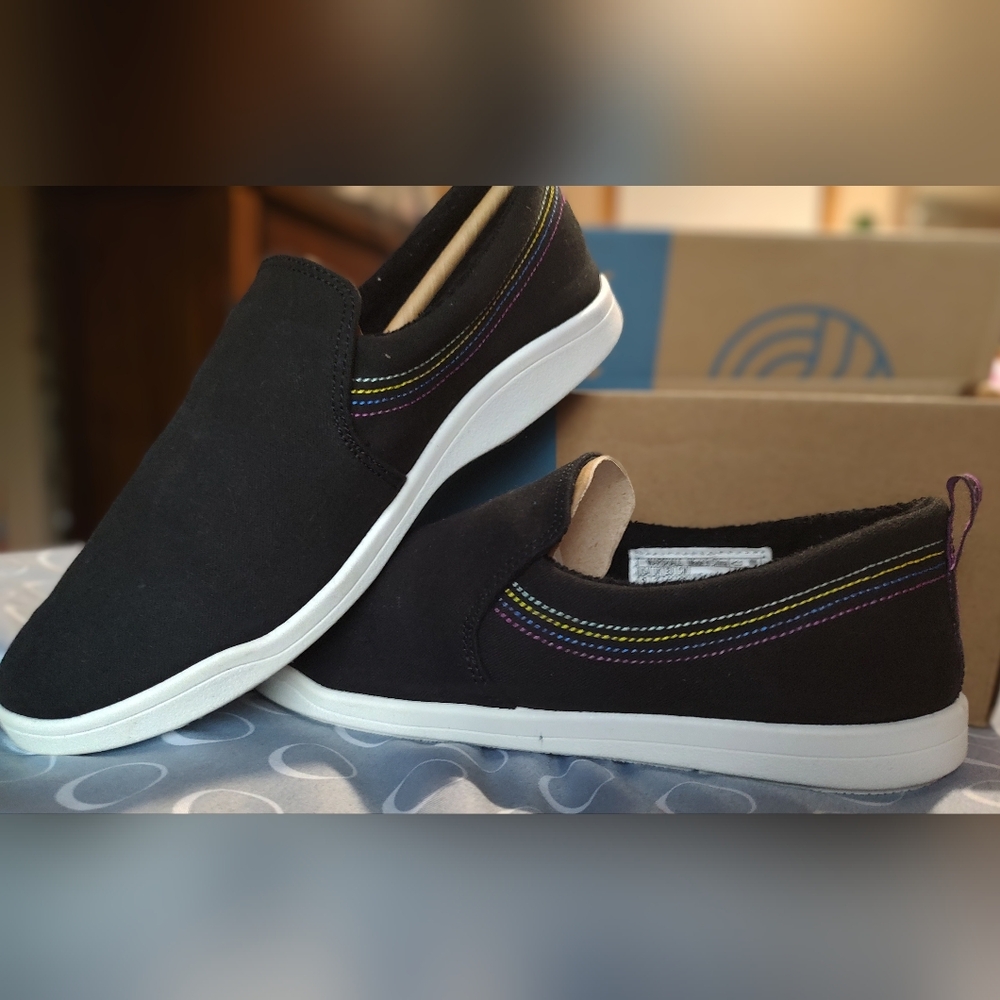 Vionic Marshall sz9 black slip-on shoes with rainbow contrast stitching